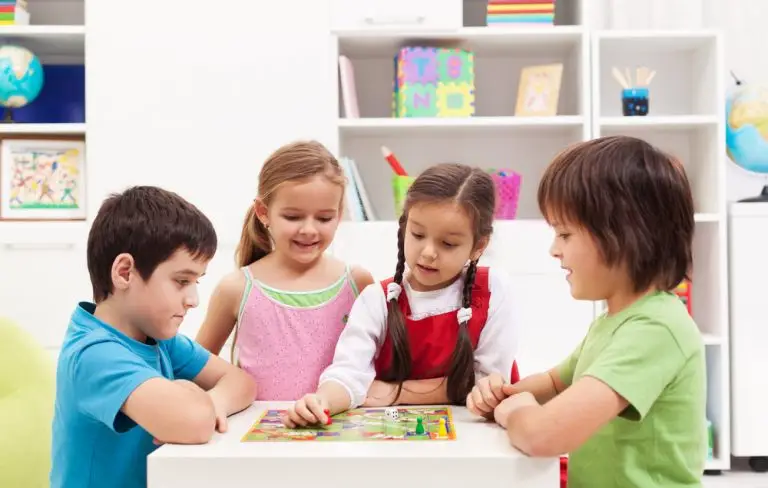 4 Key Factors that Your Family Will Enjoy with Board Games